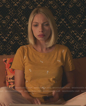 Kate's yellow floral embroidered tee on Gossip Girl