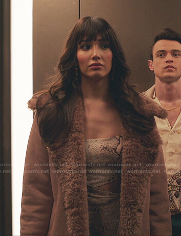 Luna's pink shearling suede coat on Gossip Girl