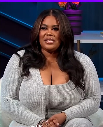 Nina's grey ribbed top and cardigan on E! News Nightly Pop