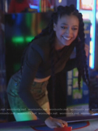 Olivia's cropped olive top and leopard mini skirt on All American