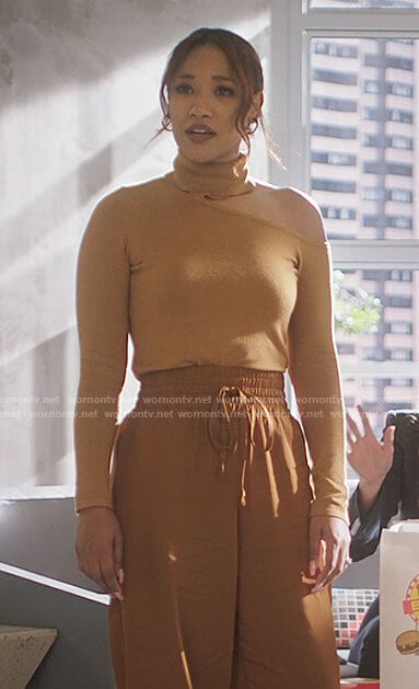 Iris's yellow cutout shoulder turtleneck sweater on The Flash
