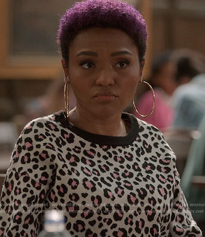 Jocelyn's pink leopard print sweater on The Sex Lives of College Girls