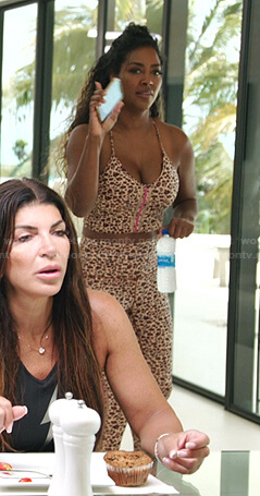 Kenya's pink leopard print sports bra and leggings on The Real Housewives Ultimate Girls Trip