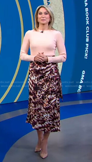 Amy's pink ribbed sweater and animal print skirt on Good Morning America