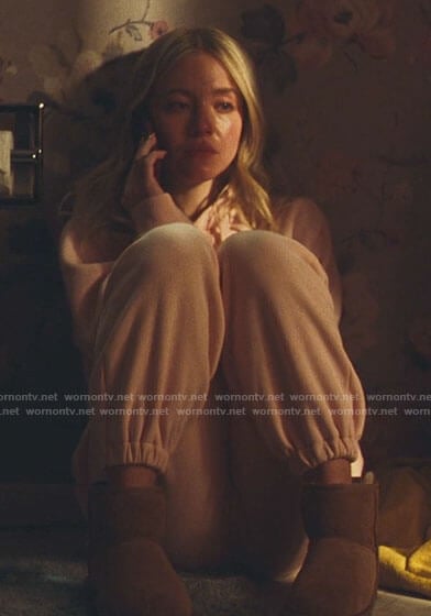 Cassie's pink hoodie and sweatpants on Euphoria