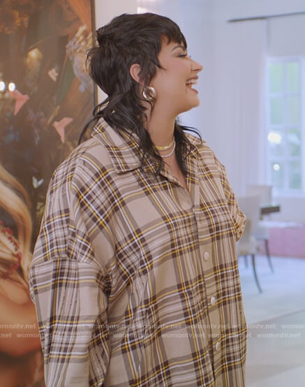 Demi Lovato's brown plaid oversized shirt on Paris in Love