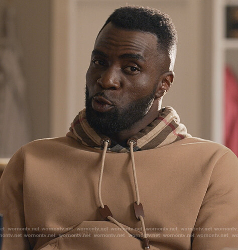 Eric's beige plaid trim hoodie on Queens