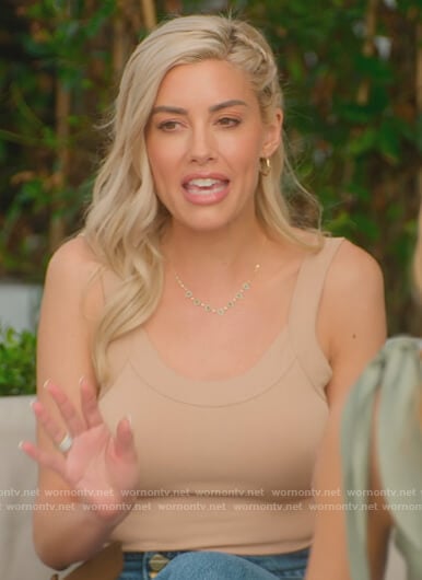 Heather's beige scoop neck tank on Selling Sunset