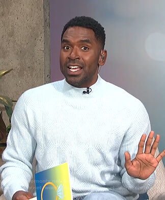 Justin's light blue ribbed sweater on E! News Daily Pop