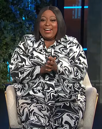 Loni's marble print tie neck top and pants on E! News Daily Pop