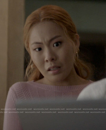 Mary's pink herringbone sweater on Batwoman