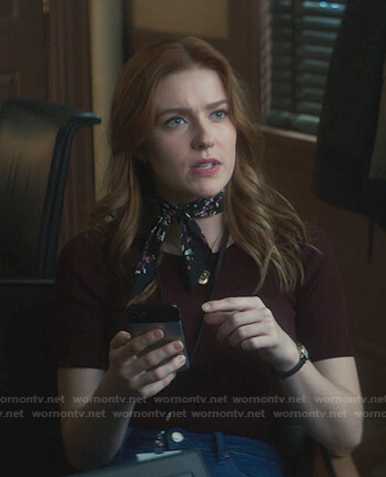 Nancy's brown ribbed short sleeve top on Nancy Drew