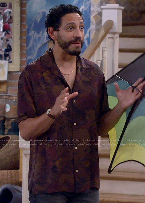 Oscar's brown floral shirt on Call Me Kat