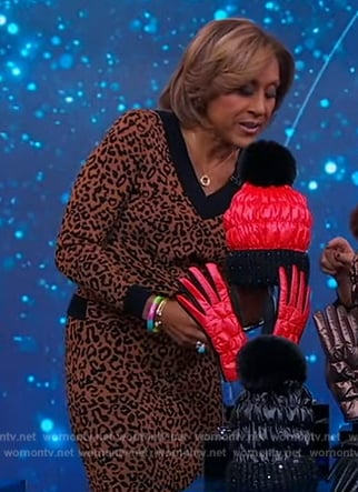 Robin's brown leopard print sweater and skirt on Good Morning America