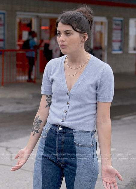 Sam's blue short sleeved cardigan and two-tone jeans on Single Drunk Female