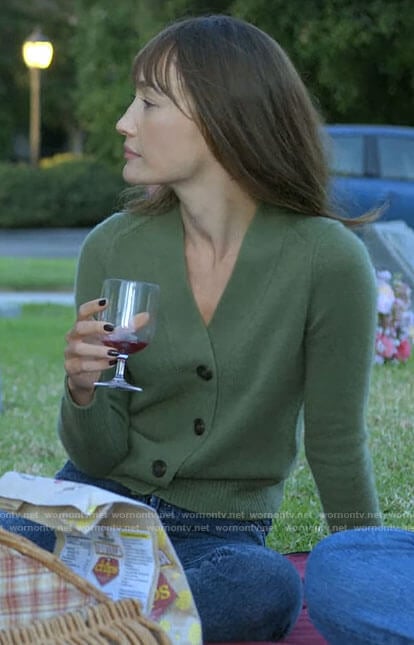 Sarah's green cardigan on Pivoting