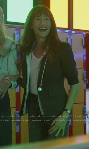 Sarah's short sleeved blazer on Pivoting
