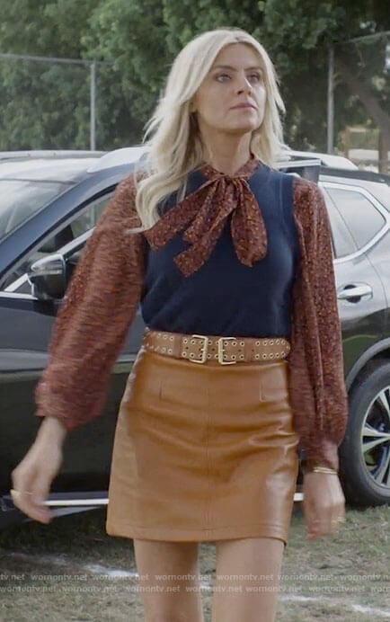 Amy's floral blouse and leather skirt on Pivoting