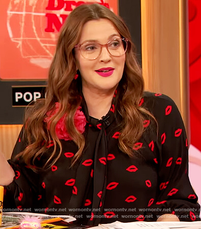 Drew's black lip print top and skirt on The Drew Barrymore Show