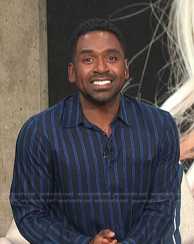Justin's blue striped shirt on E! News Daily Pop