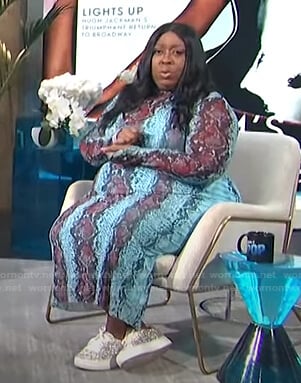 Loni's blue snake print mock neck dress on E! News Daily Pop