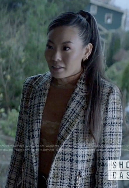 Mary's plaid tweed coat with chain belt on Batwoman