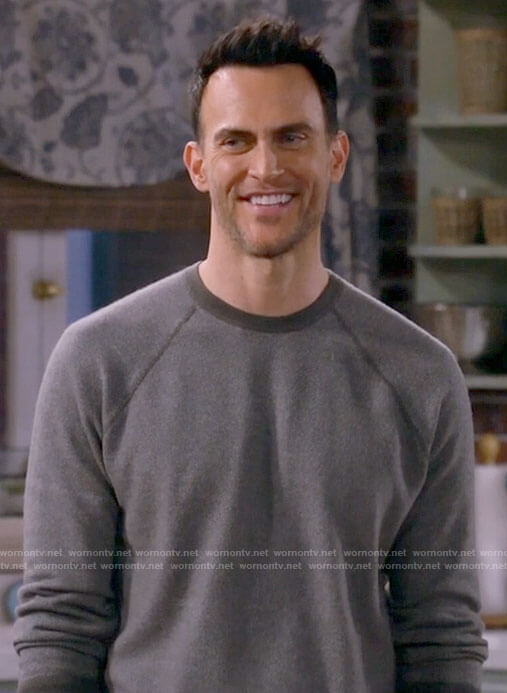 Max's grey sweater on Call Me Kat