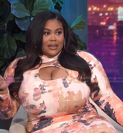 Nina's abstract print cutout dress on E! News Nightly Pop