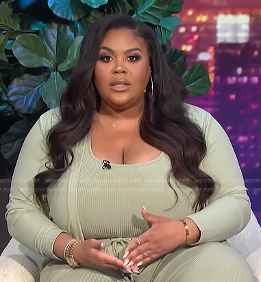 Nina's sage green ribbed top and cardigan on E! News Nightly Pop