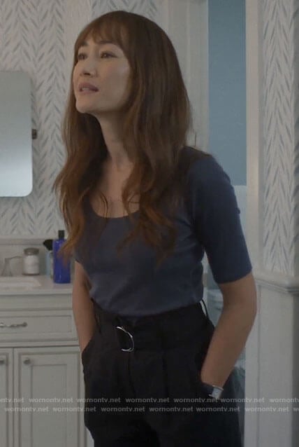 Sarah's grey scoop neck top and black pants on Pivoting