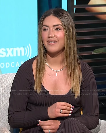 Tinx's brown ribbed dress on E! News Daily Pop