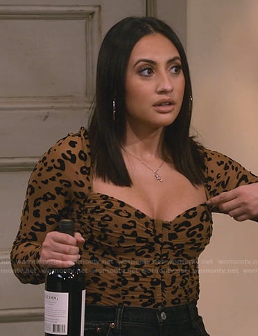 Valentina’s leopard ruched top on How I Met Your Father