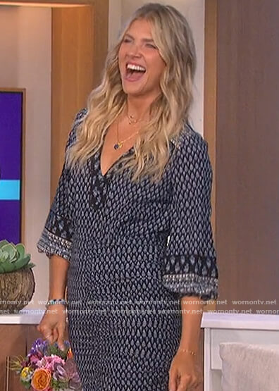 Amanda's blue printed ruched dress on The Talk