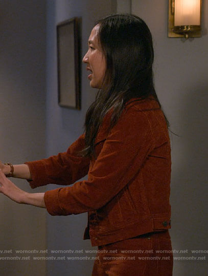 Ellen's corduroy jacket and pants on How I Met Your Father