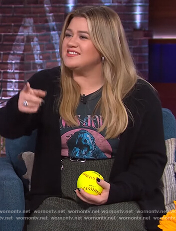 Kelly's Janis Joplin graphic tee on The Kelly Clarkson Show