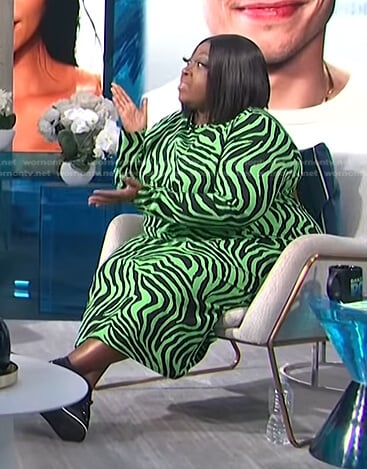 Loni's green zebra print long sleeve dress on E! News Daily Pop