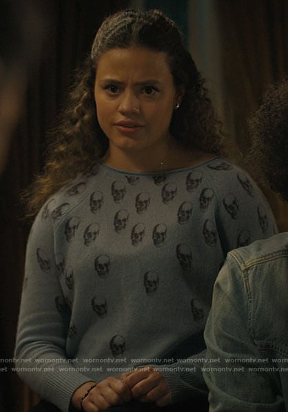 Maggie's blue skull print sweater on Charmed