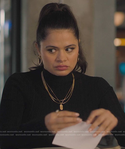 Mel's gold ring earrings on Charmed