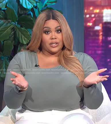 Nina's green asymmetric neck top on E! News Nightly Pop