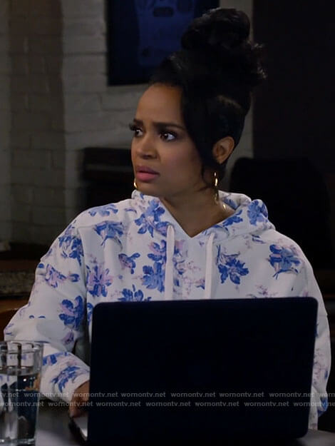 Randi's white floral hoodie on Call Me Kat