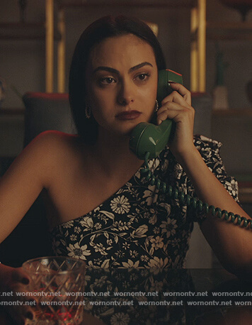 Veronica's black floral print one shoulder top on Riverdale