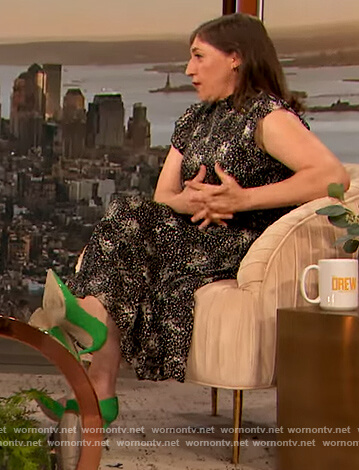 Mayim Bialik's green heels on The Drew Barrymore Show
