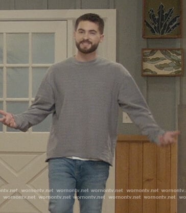 Asher's gray sweatshirt on All American