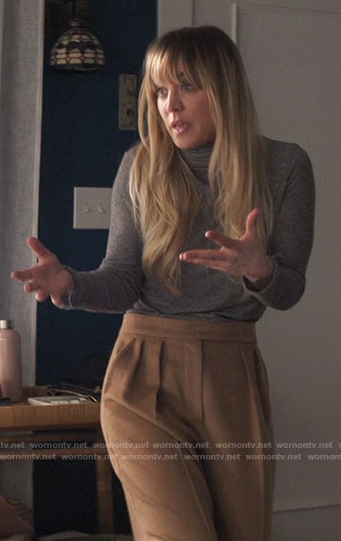 Cassie's grey rib knit turtleneck and camel pants on The Flight Attendant