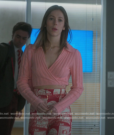 Cayetana's pink wrap cardigan on Elite