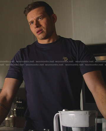 Buck’s navy tee with zebra patch on 9-1-1