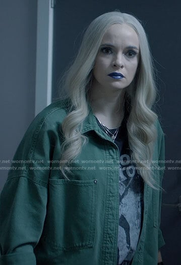 Frost's green shirt and band tee on The Flash
