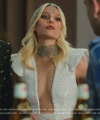 Isadora's crystal headpiece on Elite