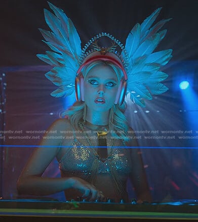 Isadora's feather headband and necklace on Elite