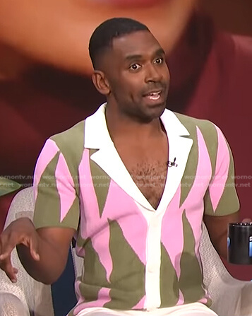 Justin's pink and green knit polo shirt on E! News Daily Pop
